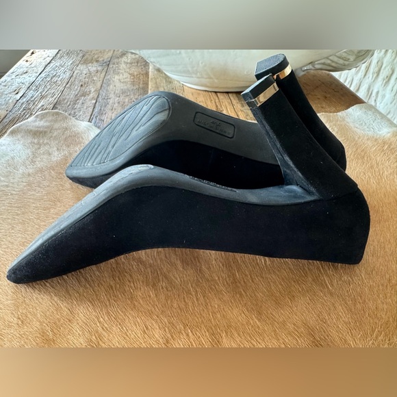 Anne Klein Tonia Suede Black High Heels Gold Heel Band 9 - Picture 10 of 12